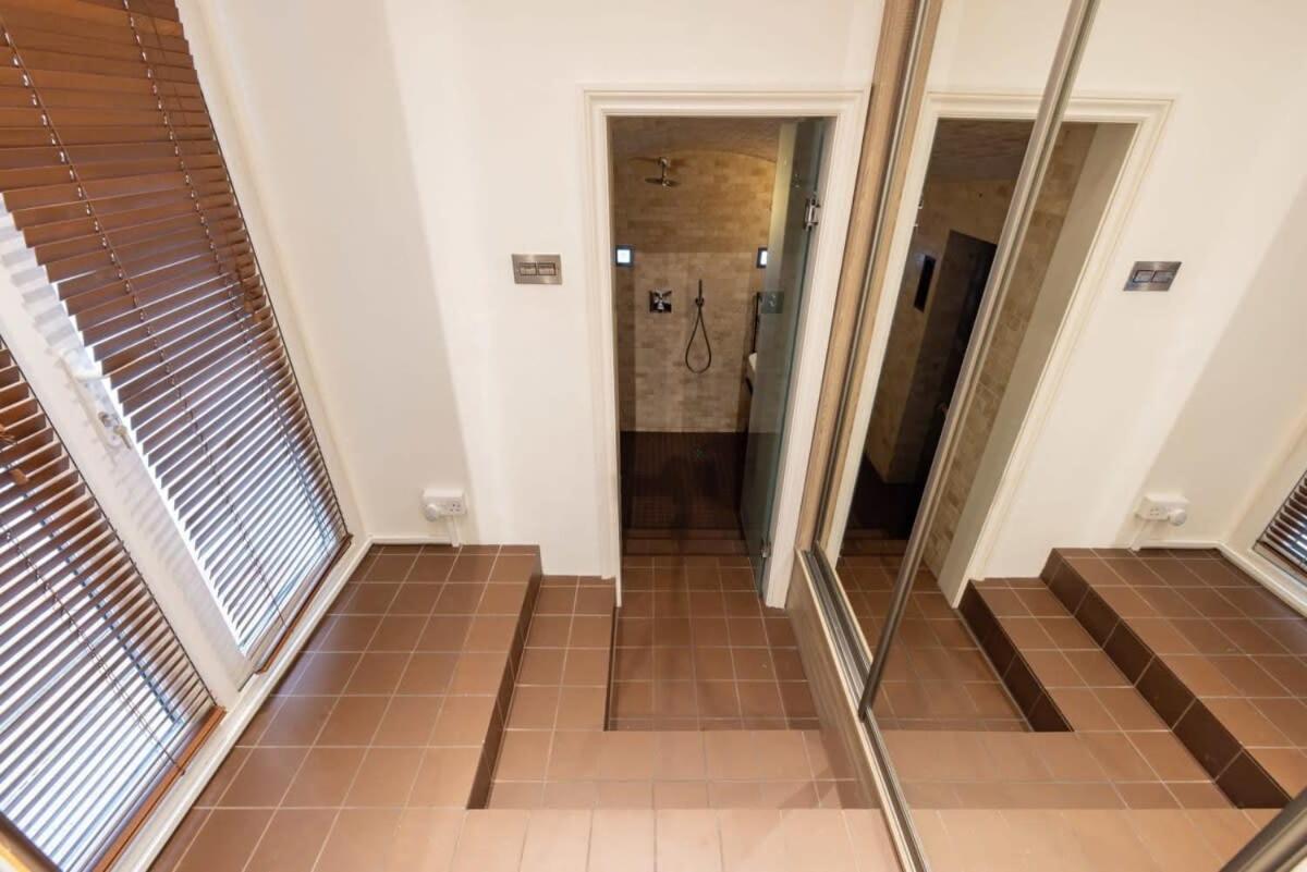 Welcoming Flat With Sauna - Paddington Londra